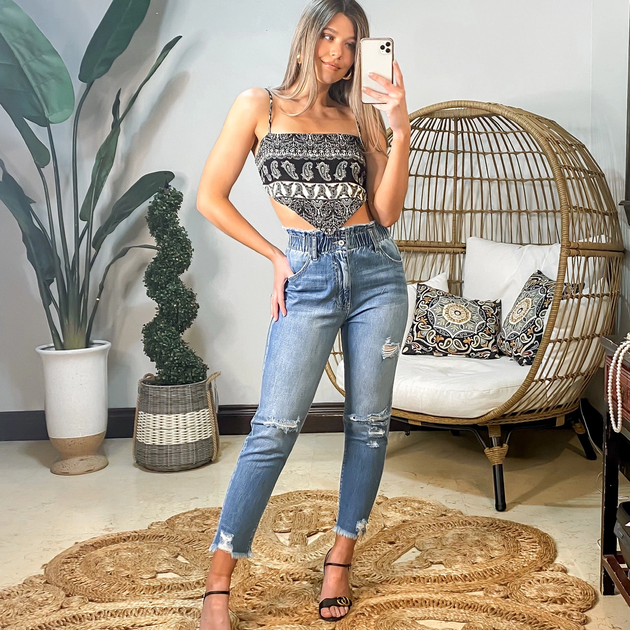 Zoe Jeans : L'Élégance Intemporelle, Un Denim Qui Raconte Votre Histoire, Simplement Zoe.